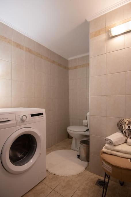 Lovely,Central, Spacious 2-Bedrooms Apartment Пирея Екстериор снимка