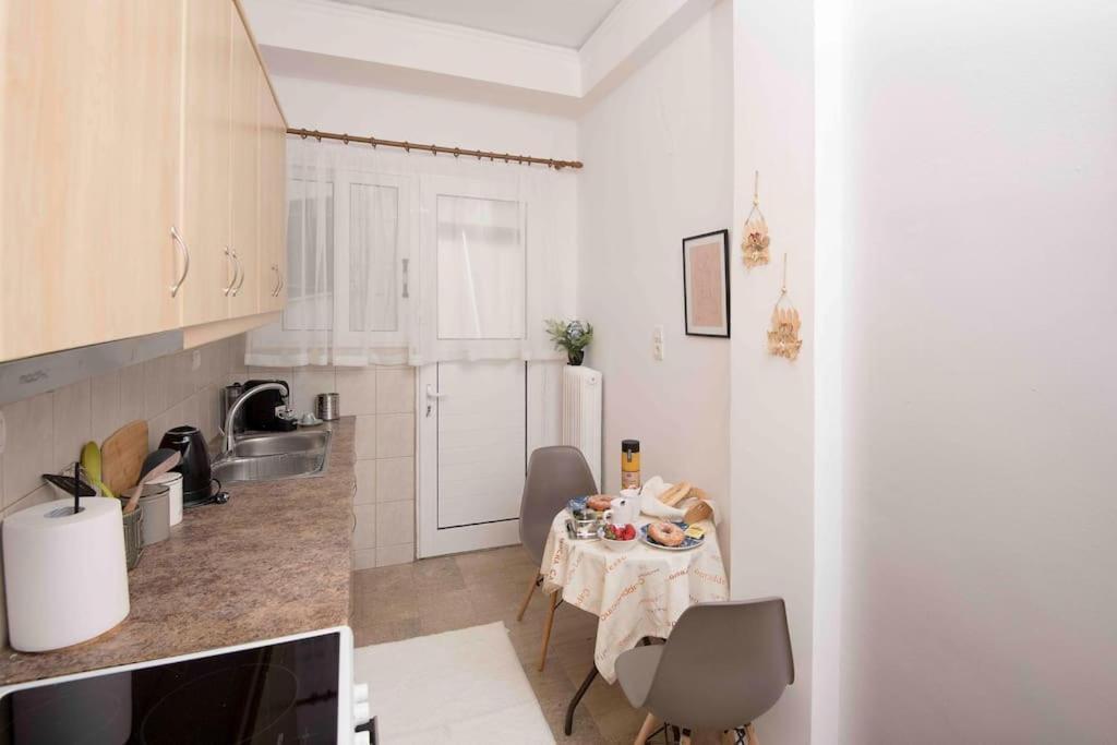 Lovely,Central, Spacious 2-Bedrooms Apartment Пирея Екстериор снимка
