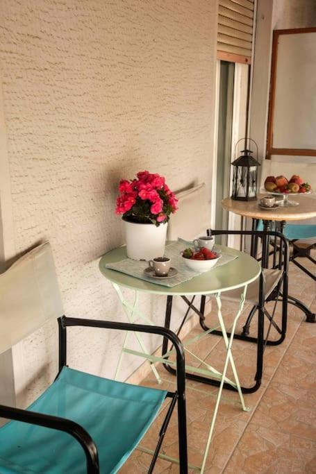 Lovely,Central, Spacious 2-Bedrooms Apartment Пирея Екстериор снимка