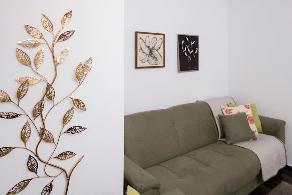 Lovely,Central, Spacious 2-Bedrooms Apartment Пирея Екстериор снимка