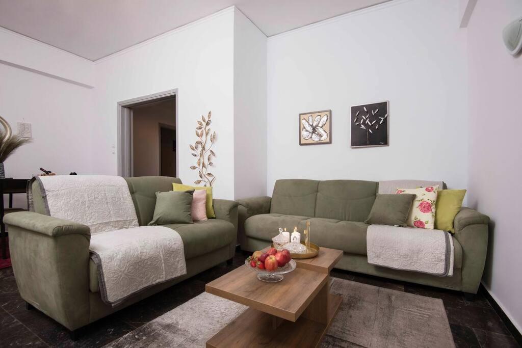 Lovely,Central, Spacious 2-Bedrooms Apartment Пирея Екстериор снимка