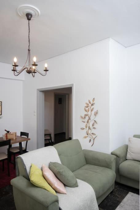 Lovely,Central, Spacious 2-Bedrooms Apartment Пирея Екстериор снимка