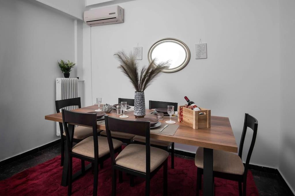 Lovely,Central, Spacious 2-Bedrooms Apartment Пирея Екстериор снимка